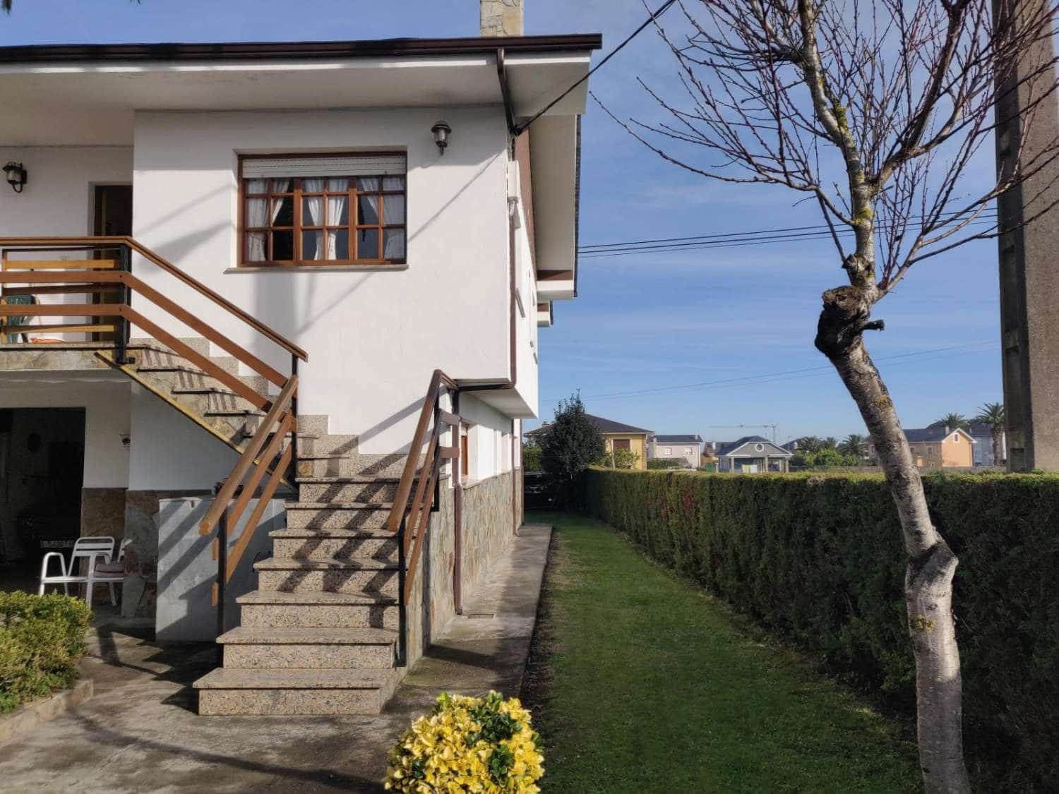 6 soveværelse Villa til salg i Coana med garage - € 500.000 (Ref: 8786013)