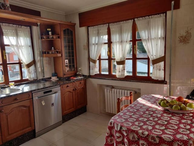 6 makuuhuone Huvila myytävänä paikassa Coaña mukana 
autotalli - 500 000 € (Ref: 8786013)