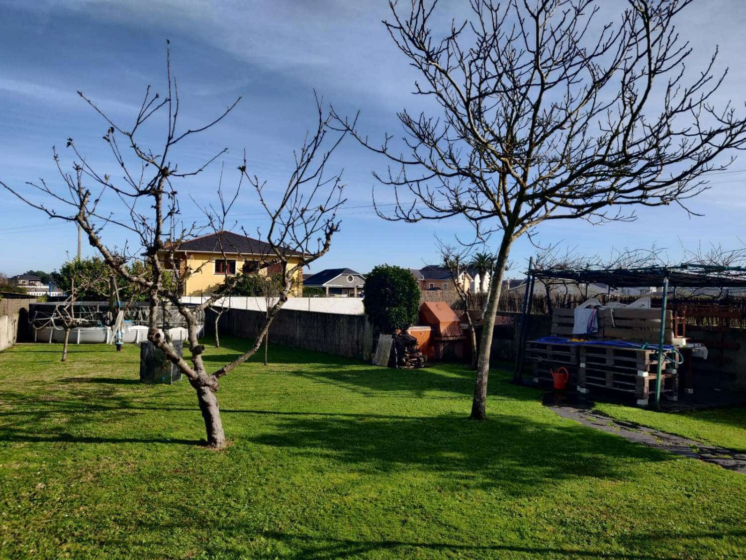 6 soveværelse Villa til salg i Coana med garage - € 500.000 (Ref: 8786013)