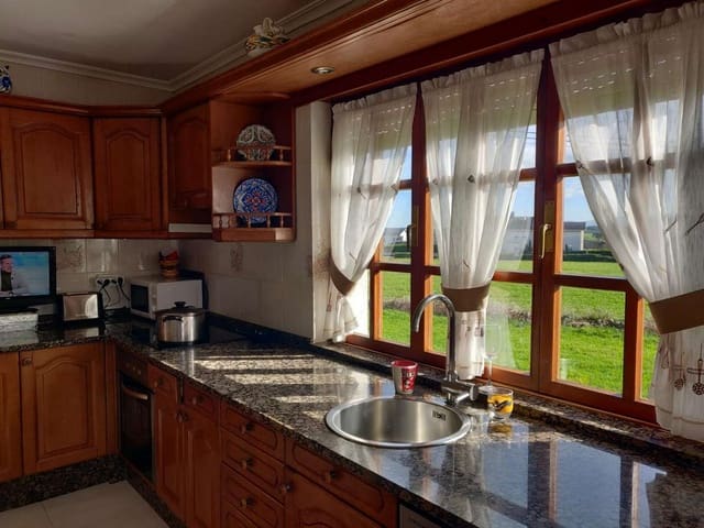 6 makuuhuone Huvila myytävänä paikassa Coaña mukana 
autotalli - 500 000 € (Ref: 8786013)