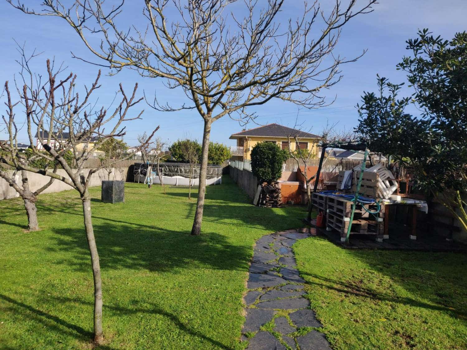 6 soveværelse Villa til salg i Coana med garage - € 500.000 (Ref: 8786013)