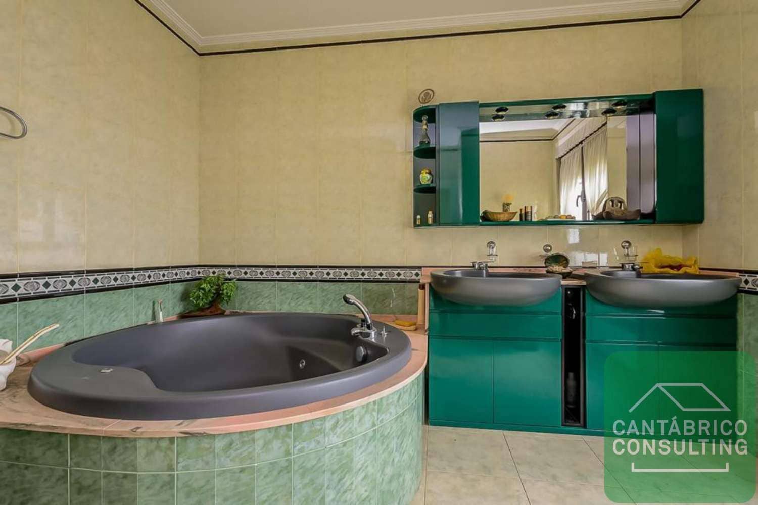 12 slaapkamer Villa te koop in Navia - € 900.000 (Ref: 8821553)