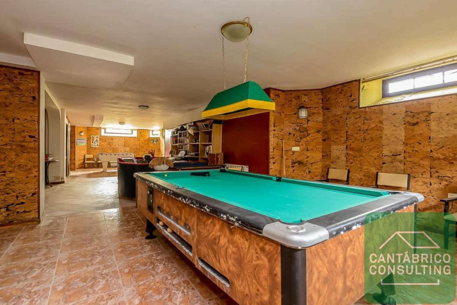 12 slaapkamer Villa te koop in Navia - € 900.000 (Ref: 8821553)