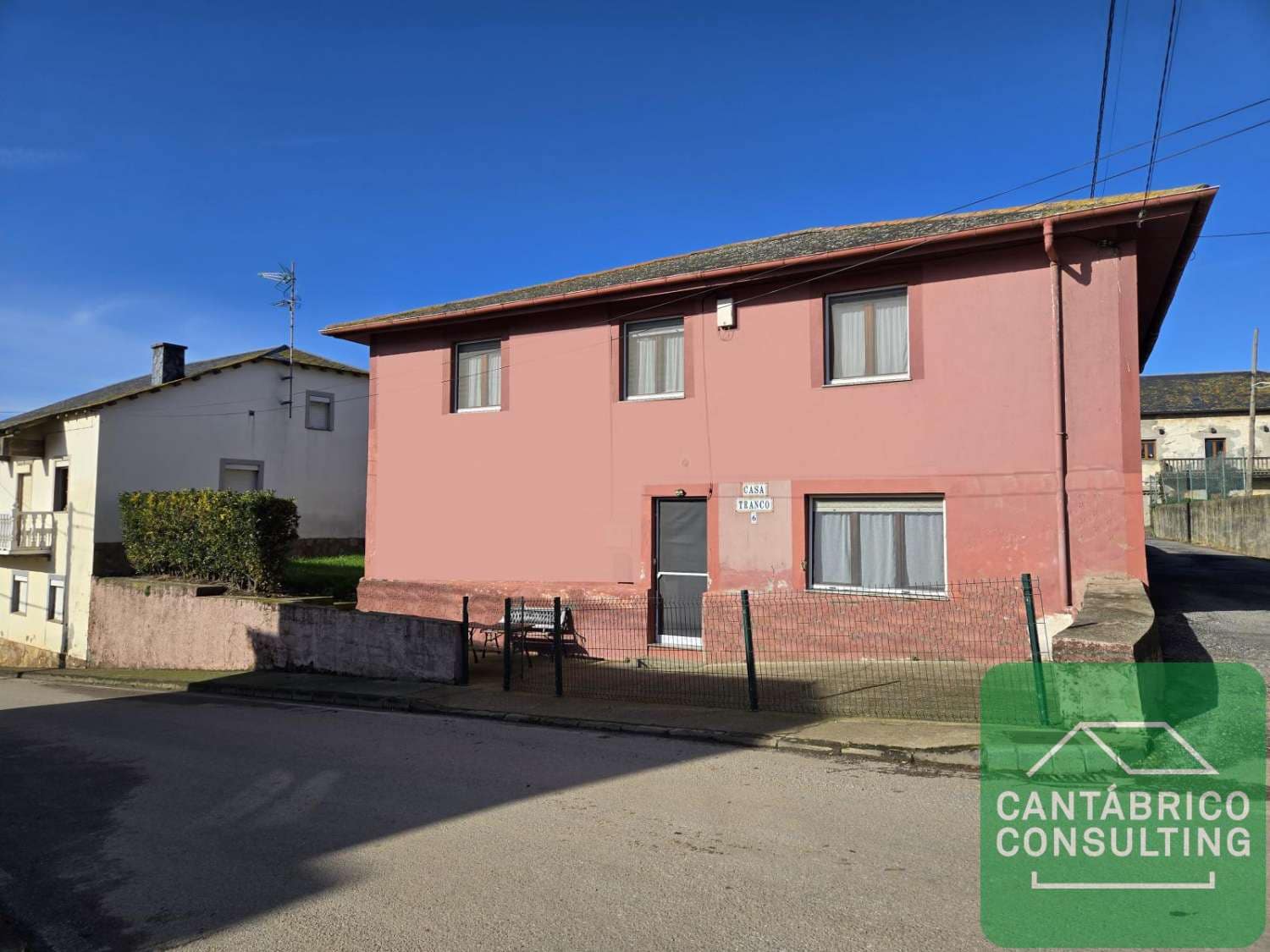 5 soveværelse Byhus til salg i Navia - € 276.000 (Ref: 8836319)