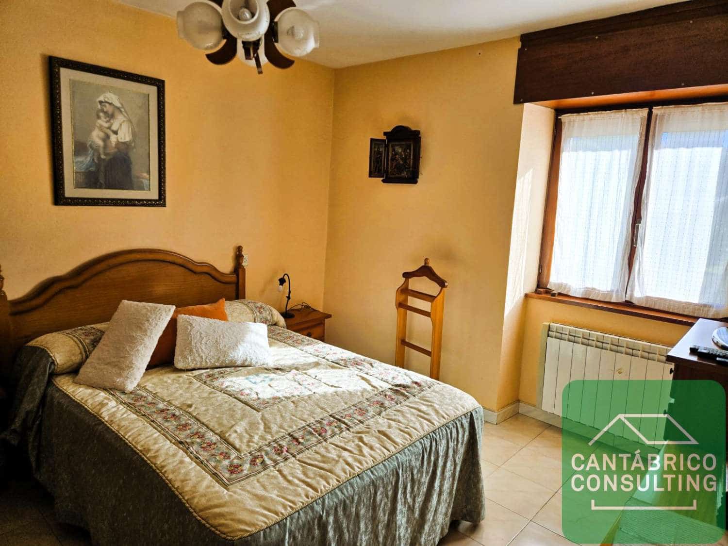 5 soveværelse Byhus til salg i Navia - € 276.000 (Ref: 8836319)