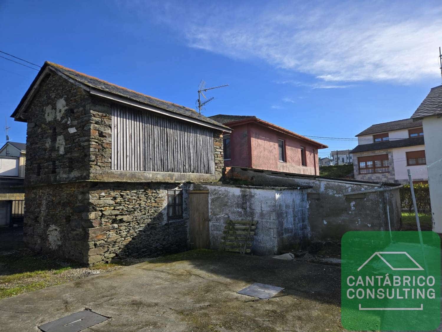 5 soveværelse Byhus til salg i Navia - € 276.000 (Ref: 8836319)