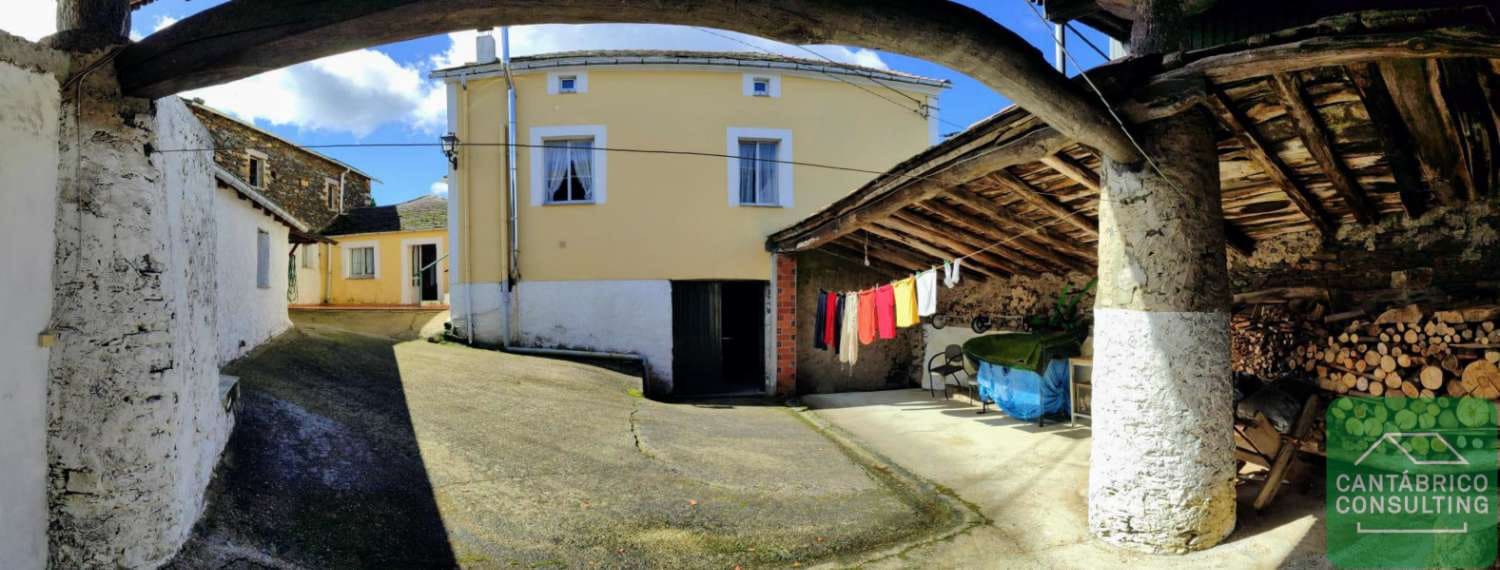 4 soveværelse Byhus til salg i Villayon med garage - € 235.000 (Ref: 8856760)