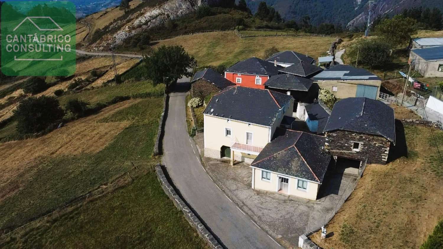 4 soveværelse Byhus til salg i Villayon med garage - € 235.000 (Ref: 8856760)