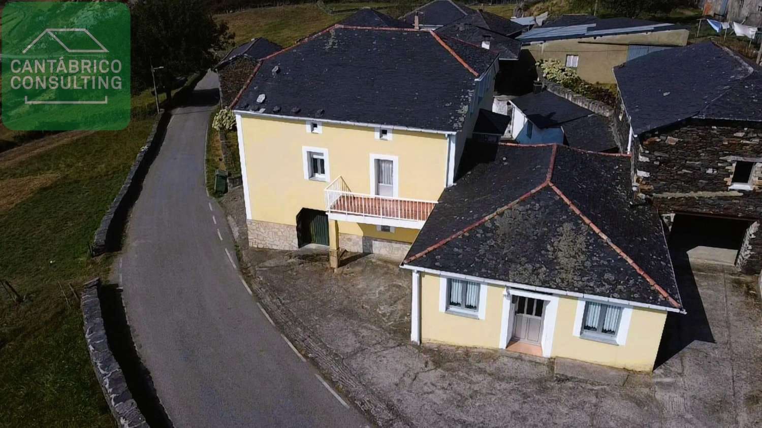 4 soveværelse Byhus til salg i Villayon med garage - € 235.000 (Ref: 8856760)
