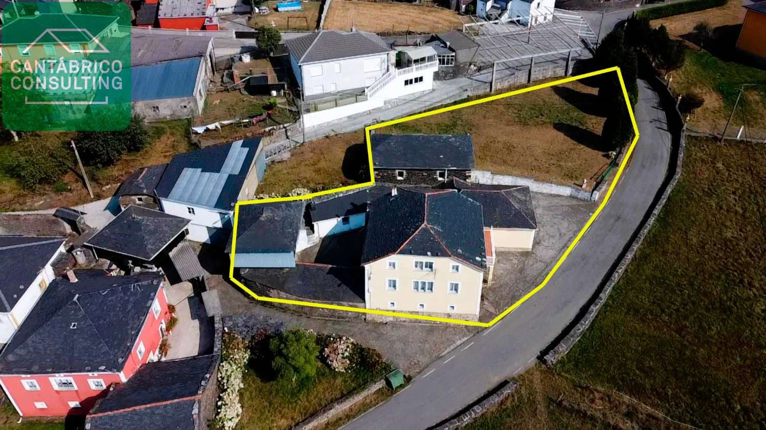 4 soveværelse Byhus til salg i Villayon med garage - € 235.000 (Ref: 8856760)