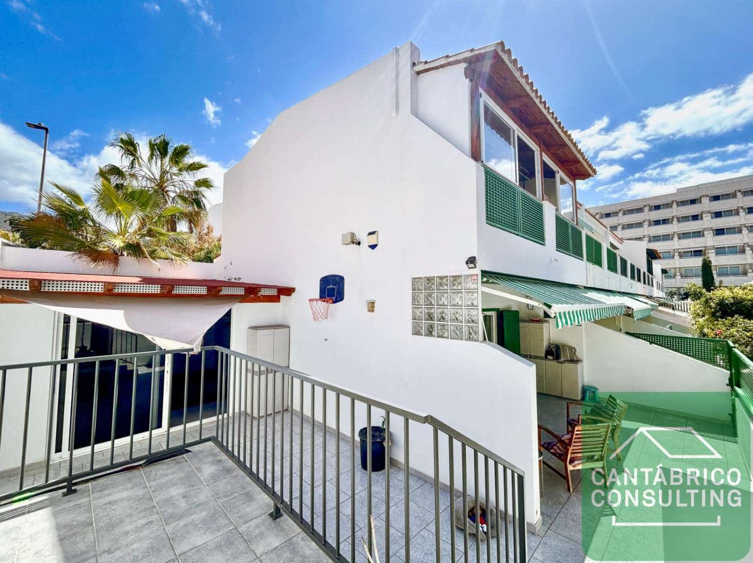2 makuuhuone Rivitalo myytävänä paikassa Santiago del Teide mukana uima-altaan 
autotalli - 380 000 € (Ref: 8891012)