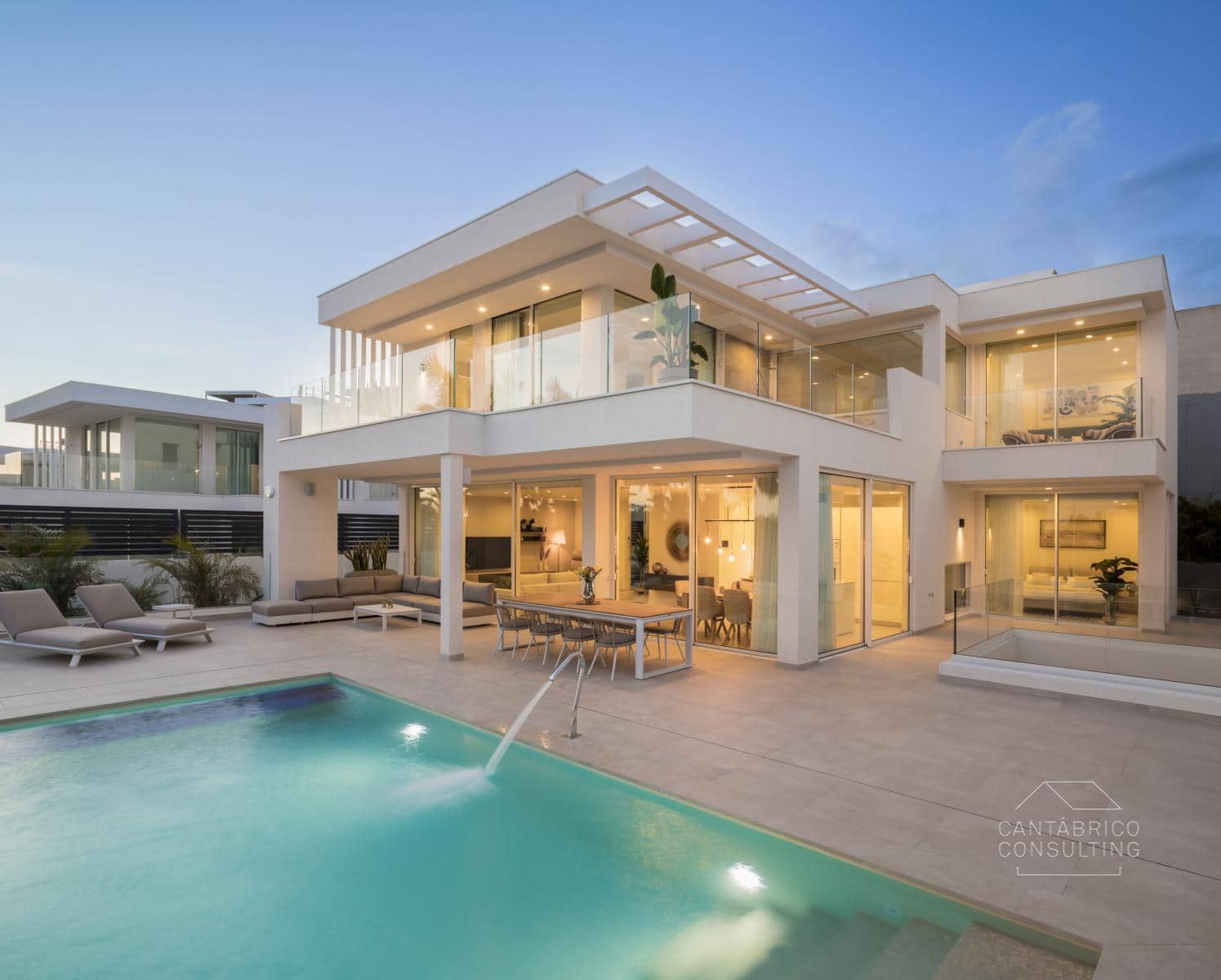 Villa til salgs i Costa Adeje med svømmebasseng - € 2 200 000 (Ref: 9003066)