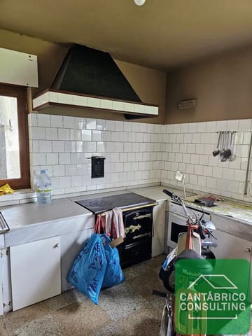 7 bedroom Townhouse for sale in Navia - € 202,000 (Ref: 9008897)