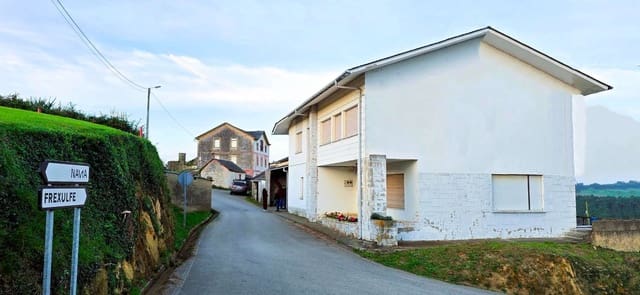 7 bedroom Townhouse for sale in Navia - € 202,000 (Ref: 9008897)