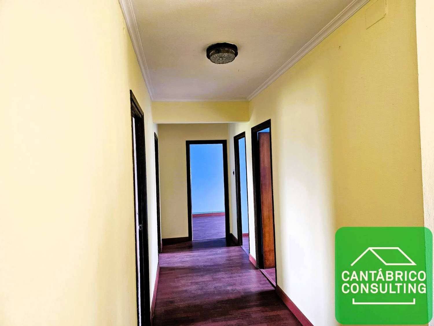 7 soveværelse Byhus til salg i Navia - € 202.000 (Ref: 9008897)