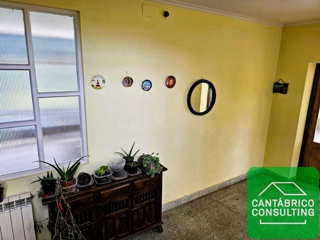 7 bedroom Townhouse for sale in Navia - € 202,000 (Ref: 9008897)