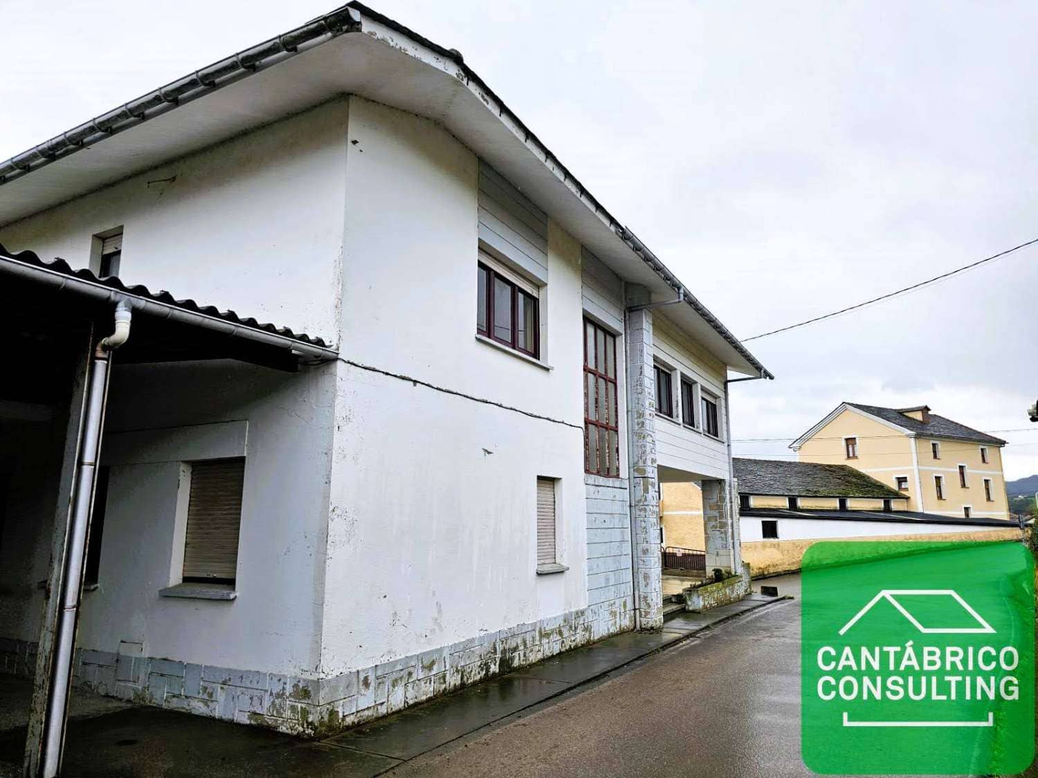 7 soveværelse Byhus til salg i Navia - € 202.000 (Ref: 9008897)