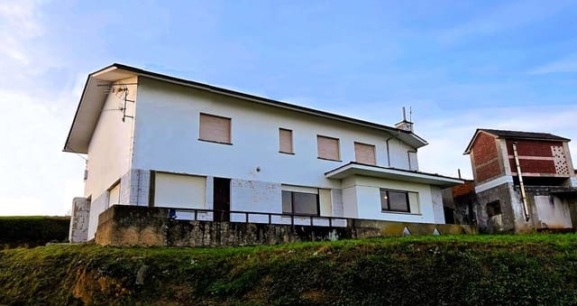 7 bedroom Townhouse for sale in Navia - € 202,000 (Ref: 9008897)