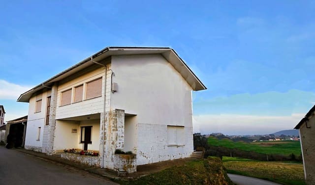 7 bedroom Townhouse for sale in Navia - € 202,000 (Ref: 9008897)