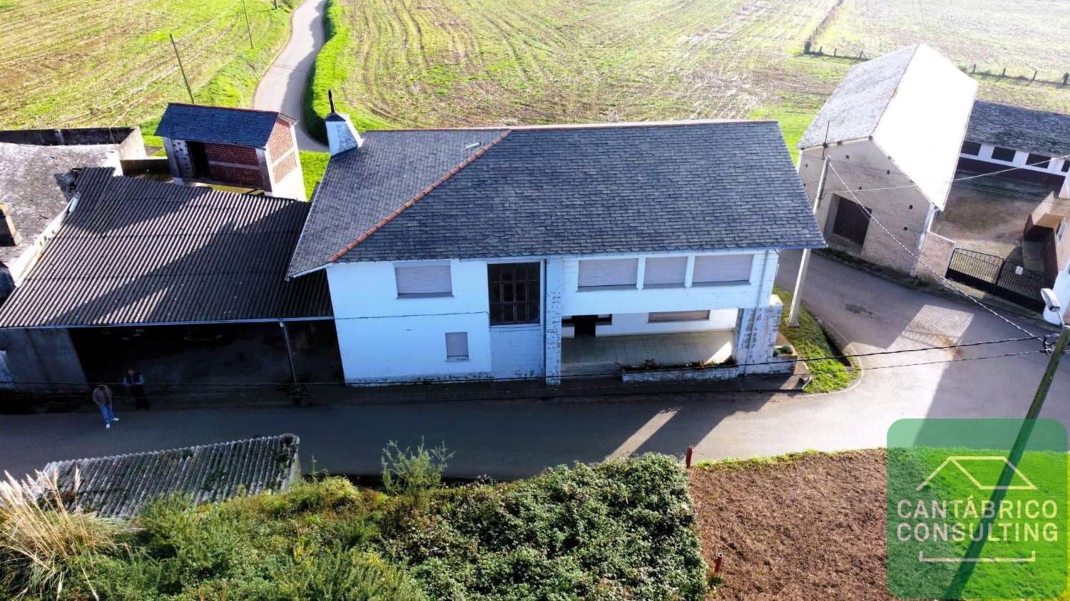 7 soveværelse Byhus til salg i Navia - € 202.000 (Ref: 9008897)