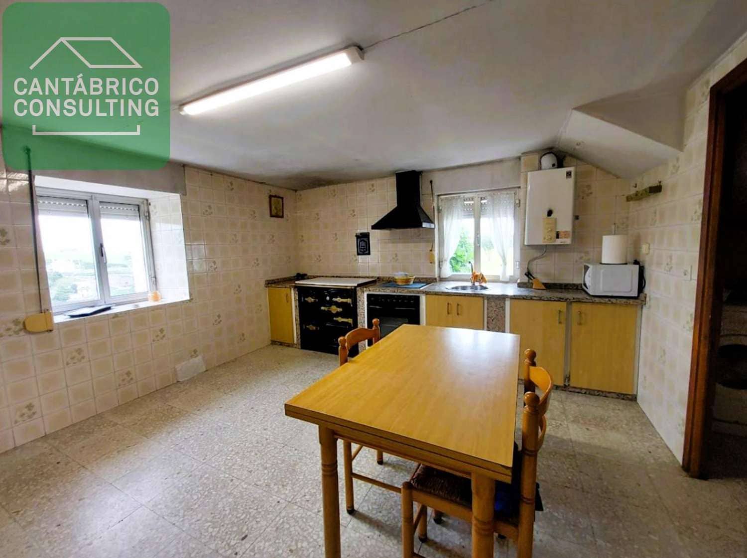 4 soveværelse Byhus til salg i Coana - € 295.000 (Ref: 9142639)