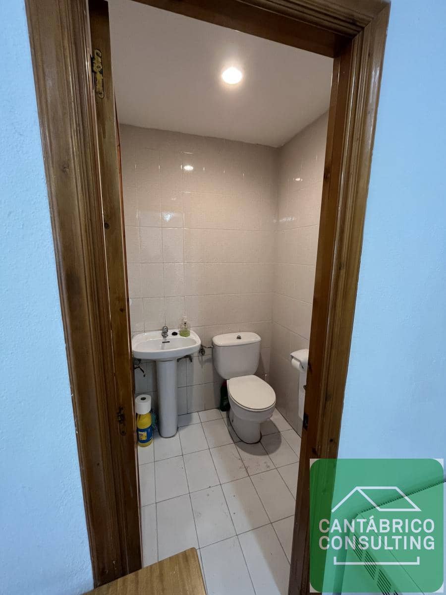 Erhverv til salg i Navia - € 200.000 (Ref: 9159269)