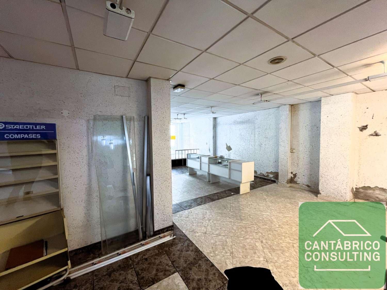 Erhverv til salg i Navia - € 200.000 (Ref: 9159269)