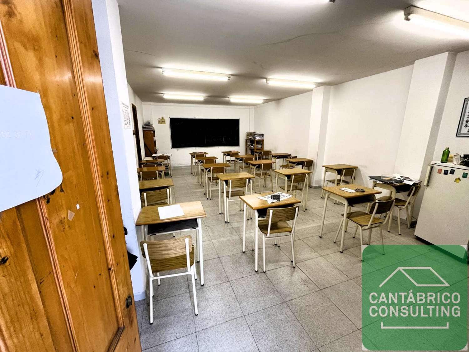 Erhverv til salg i Navia - € 200.000 (Ref: 9159269)