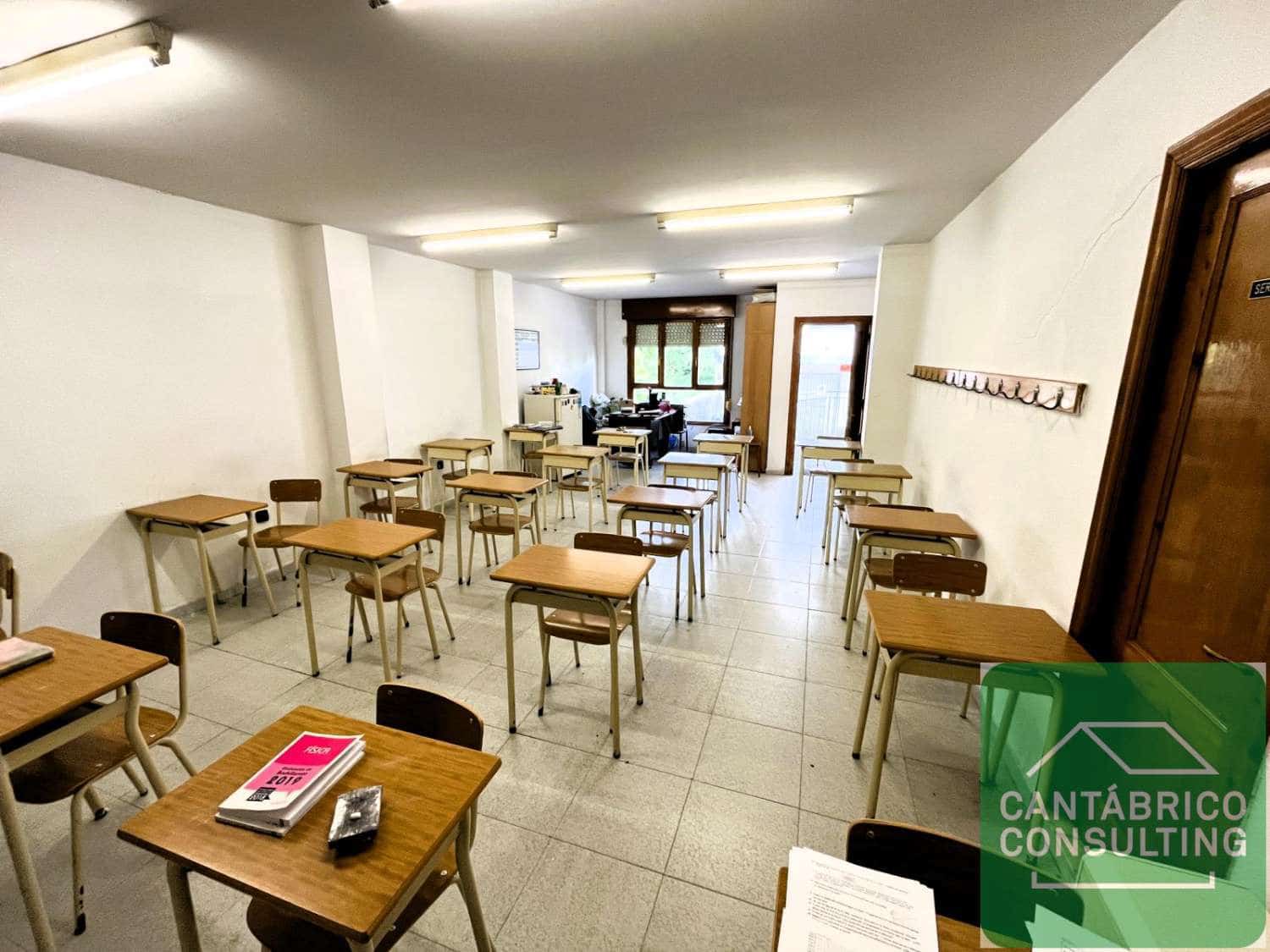 Erhverv til salg i Navia - € 200.000 (Ref: 9159269)