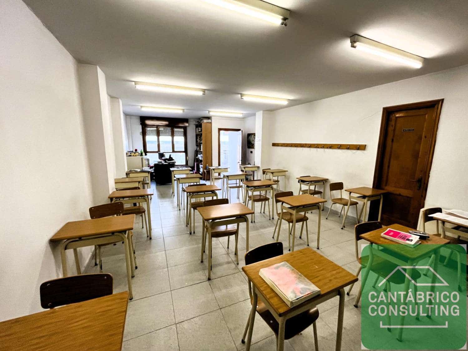 Erhverv til salg i Navia - € 200.000 (Ref: 9159269)