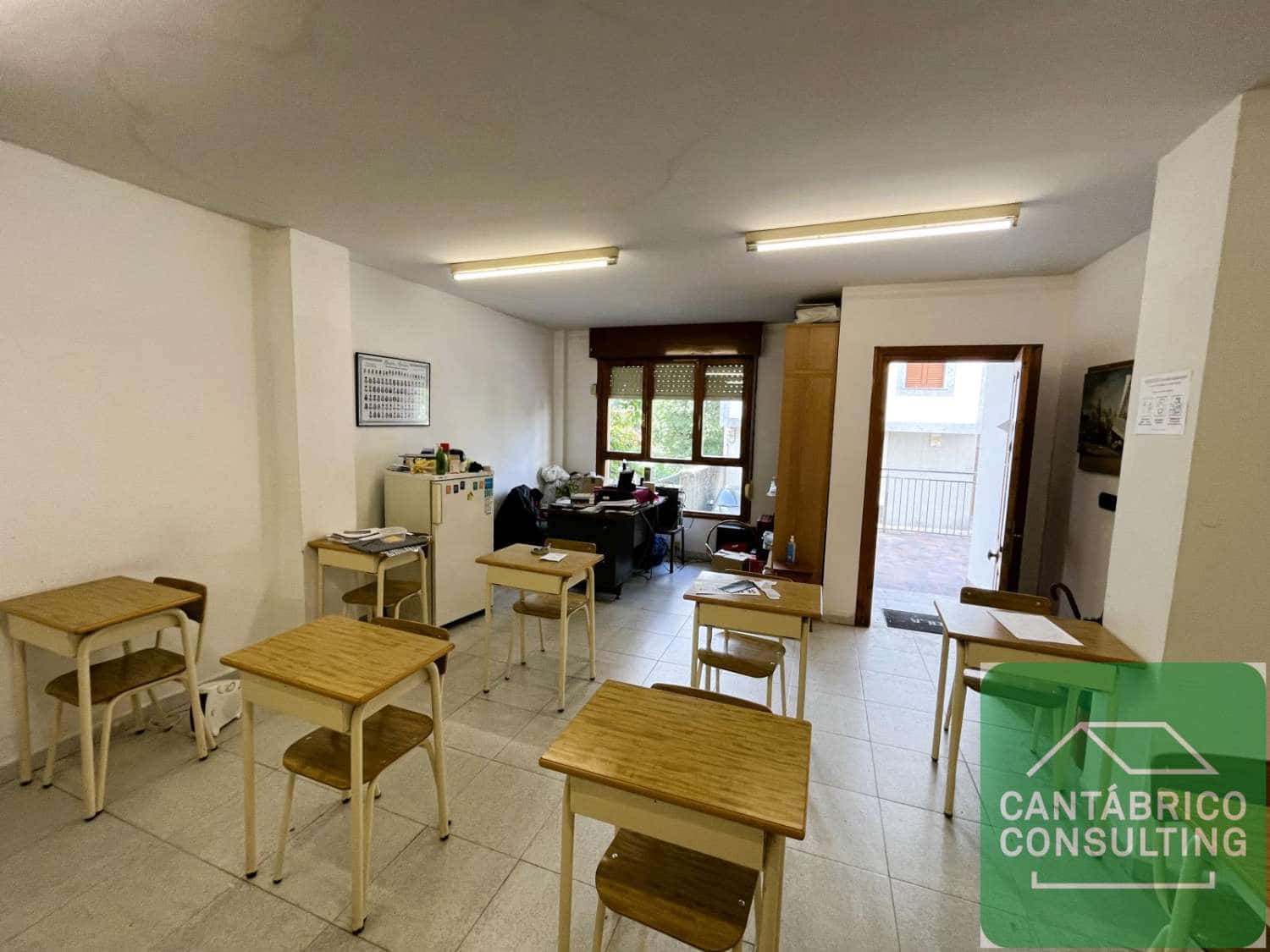 Erhverv til salg i Navia - € 200.000 (Ref: 9159269)