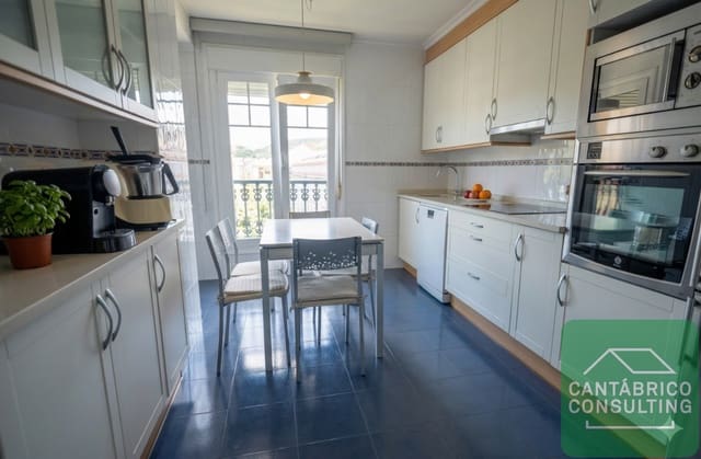 4 slaapkamer Flat te koop in Navia - € 320.000 (Ref: 9272109)