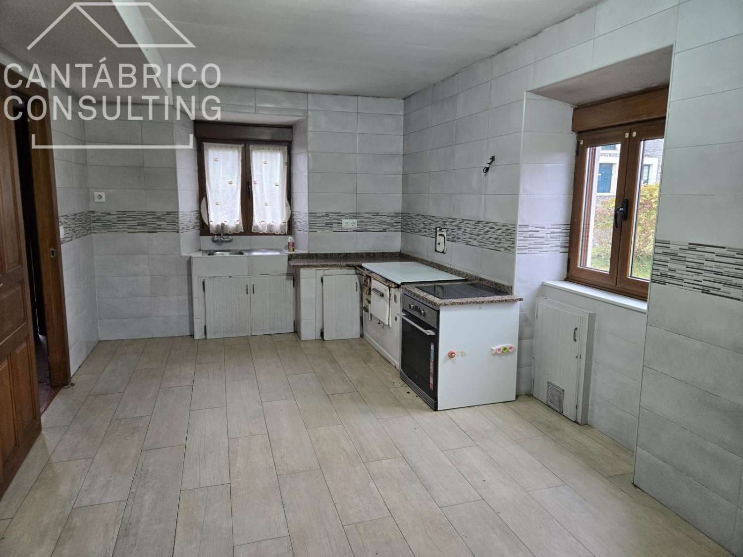 3 soveværelse Byhus til salg i Coana - € 155.000 (Ref: 9409214)