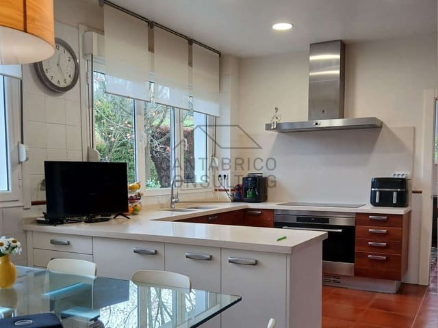 7 bedroom Villa for sale in Navia - € 1,000,000 (Ref: 9474684)