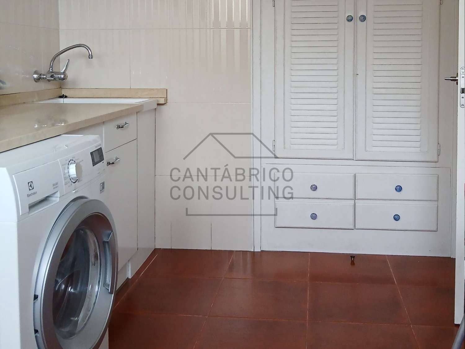 7 makuuhuone Huvila myytävänä paikassa Navia - 1 000 000 € (Ref: 9474684)