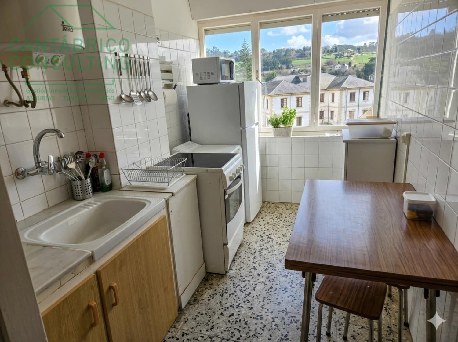 Piso de 3 habitaciones en Navia en venta - 98.000 € (Ref: 9651252)