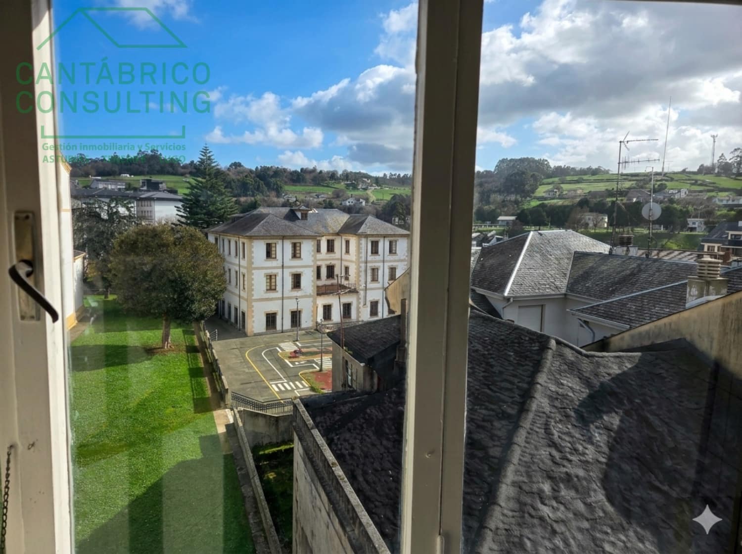 Piso de 3 habitaciones en Navia en venta - 98.000 € (Ref: 9651252)