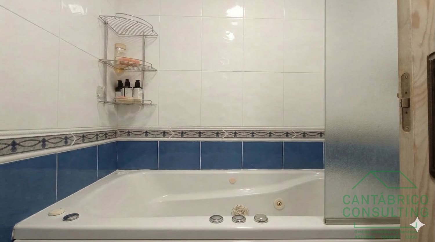 3 bedroom Flat for sale in Navia with garage - € 268,000 (Ref: 9729787)