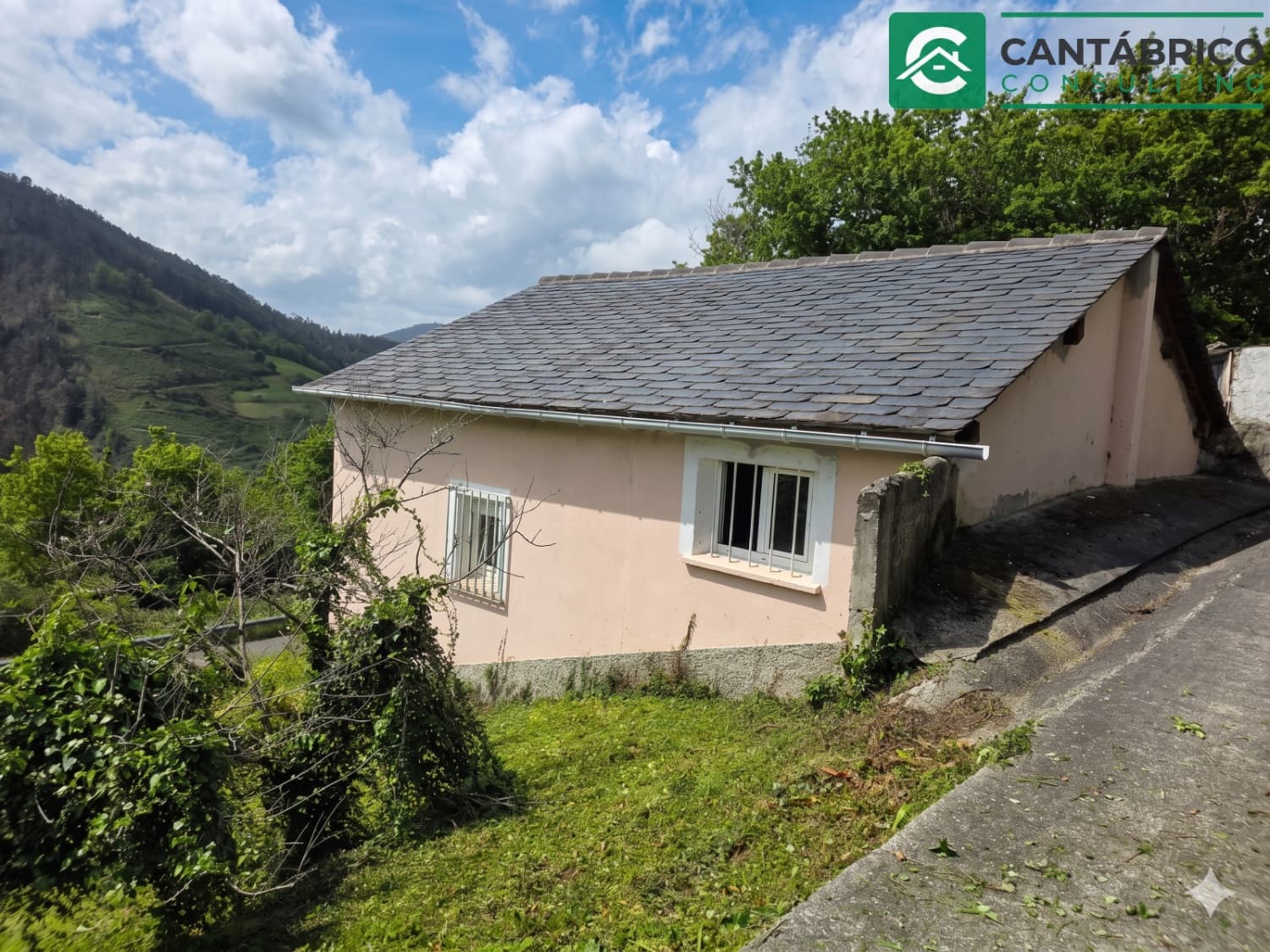 3 bedroom Townhouse for sale in Villayon with garage - € 130,000 (Ref: 9817004)