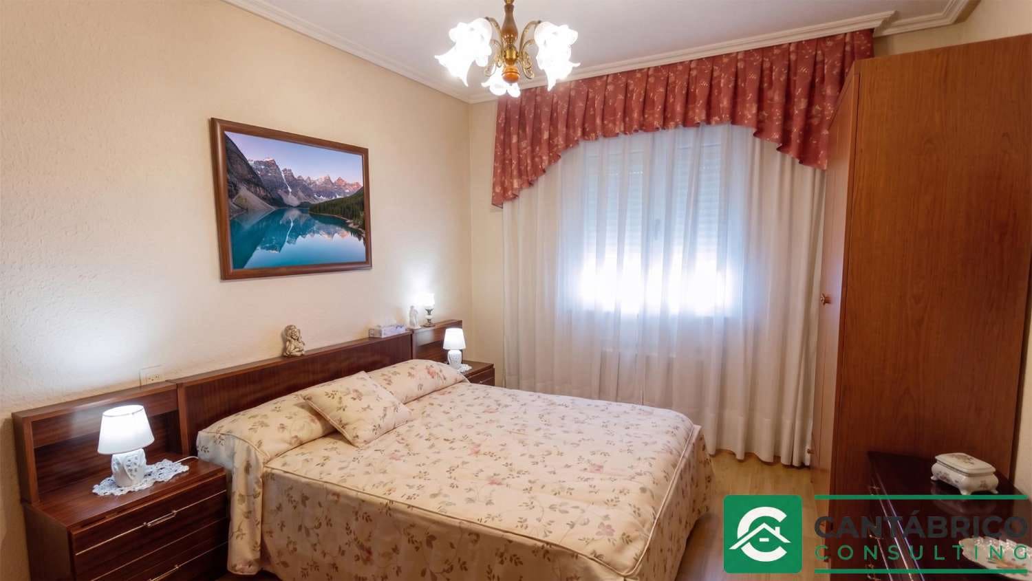 4 bedroom Townhouse for sale in Navia - € 350,000 (Ref: 9817005)