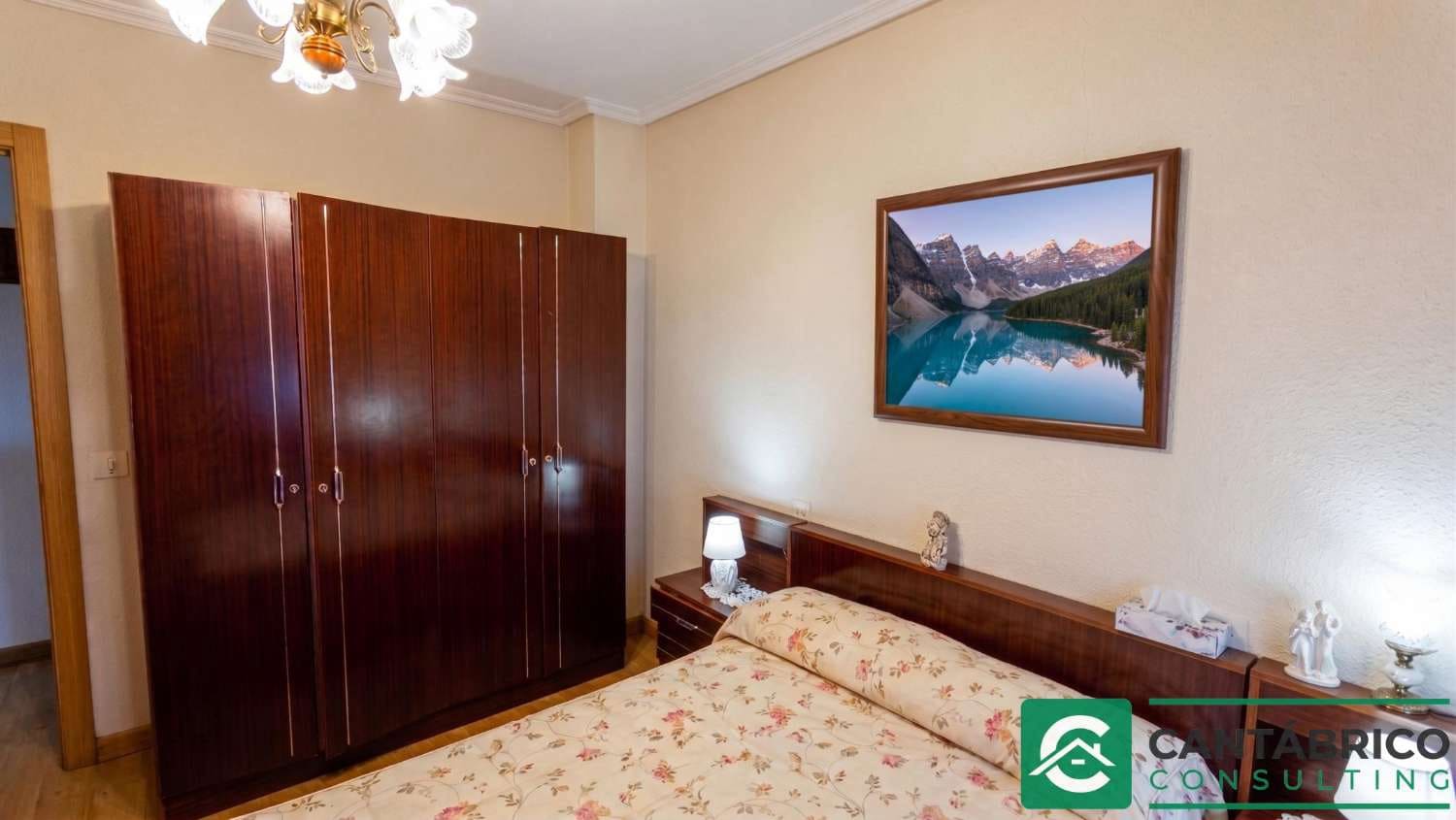 4 bedroom Townhouse for sale in Navia - € 350,000 (Ref: 9817005)