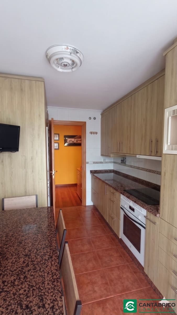 Piso de 3 habitaciones en Navia en venta con garaje - 320.000 € (Ref: 9817007)