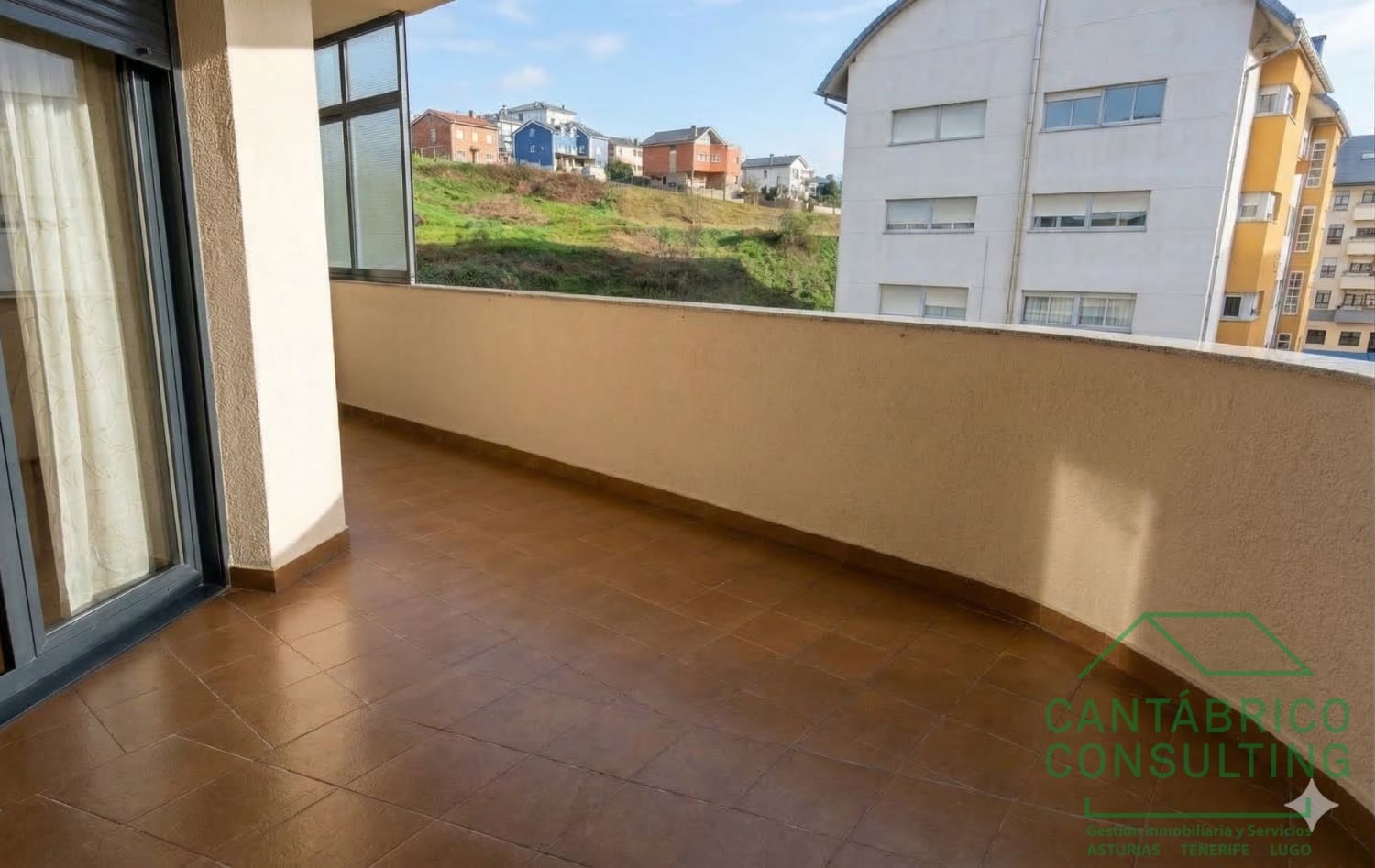 Piso de 3 habitaciones en Navia en venta con garaje - 320.000 € (Ref: 9817007)
