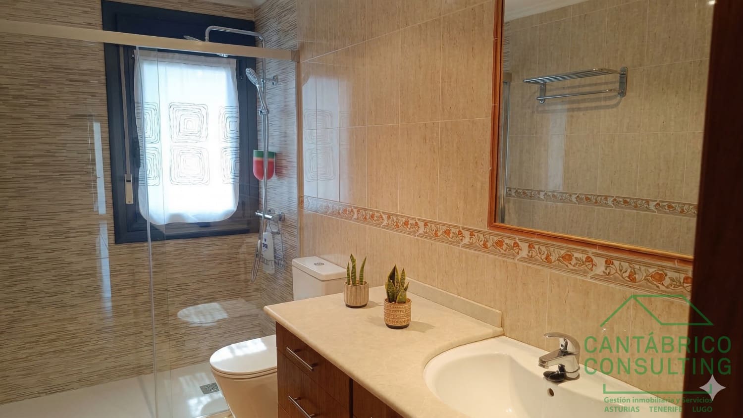 Piso de 3 habitaciones en Navia en venta con garaje - 320.000 € (Ref: 9817007)