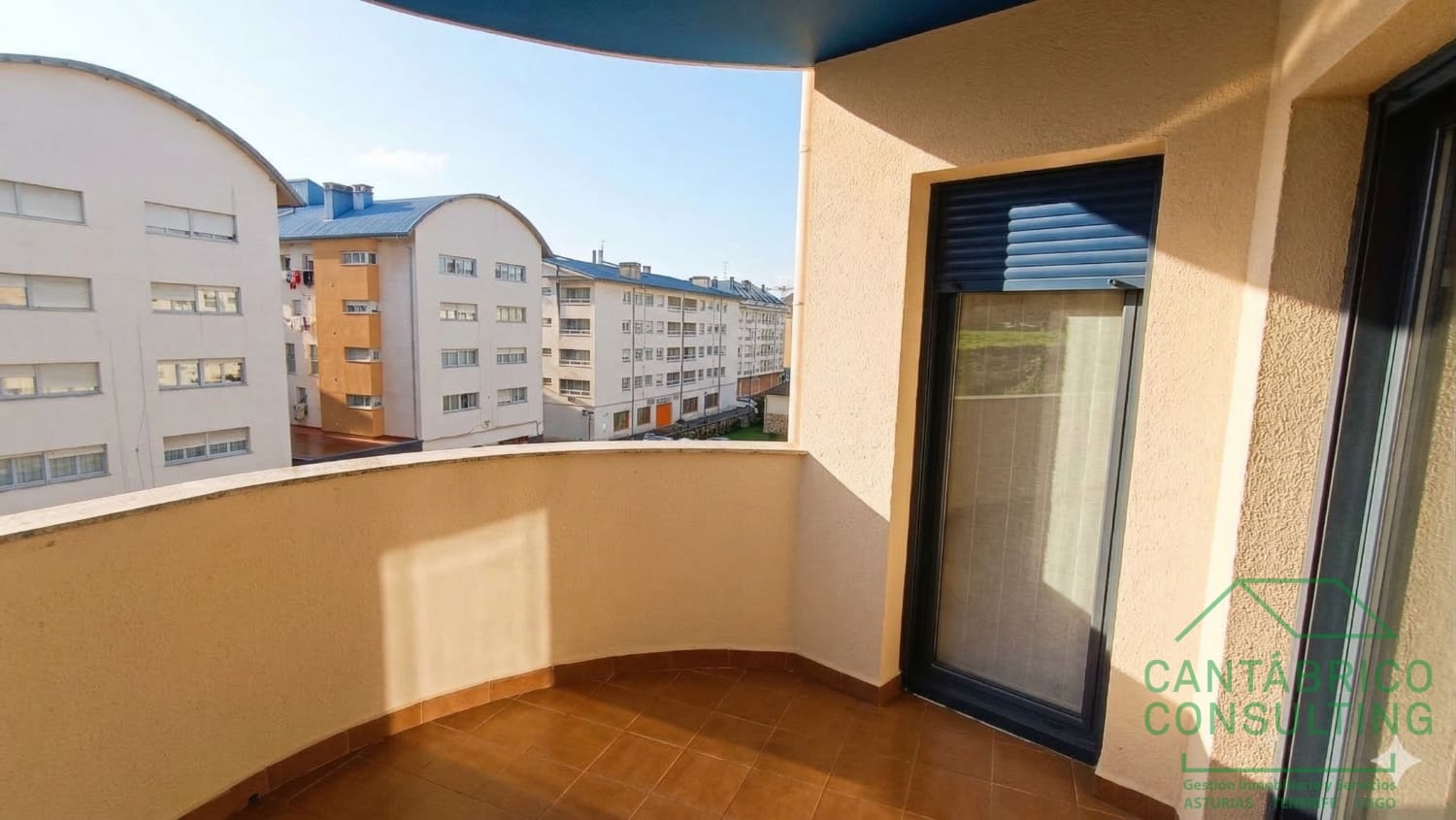 Piso de 3 habitaciones en Navia en venta con garaje - 320.000 € (Ref: 9817007)