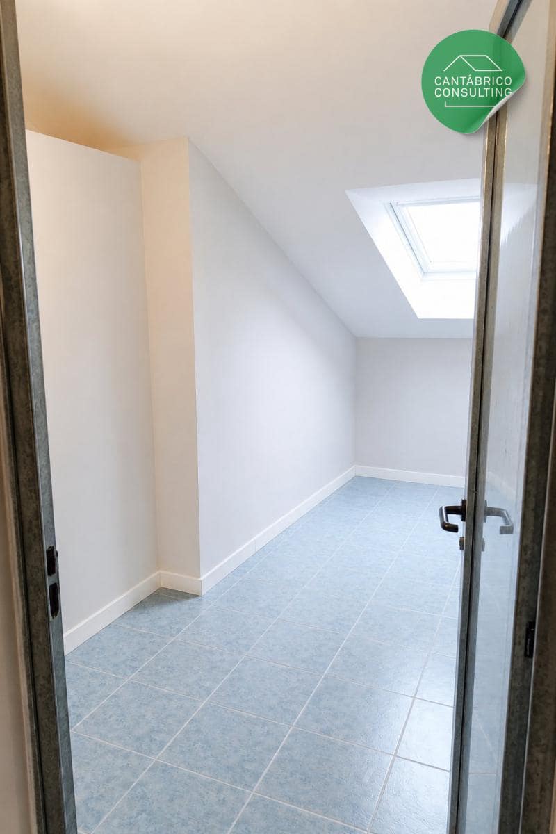 3 bedroom Flat for sale in Navia with garage - € 320,000 (Ref: 9817007)