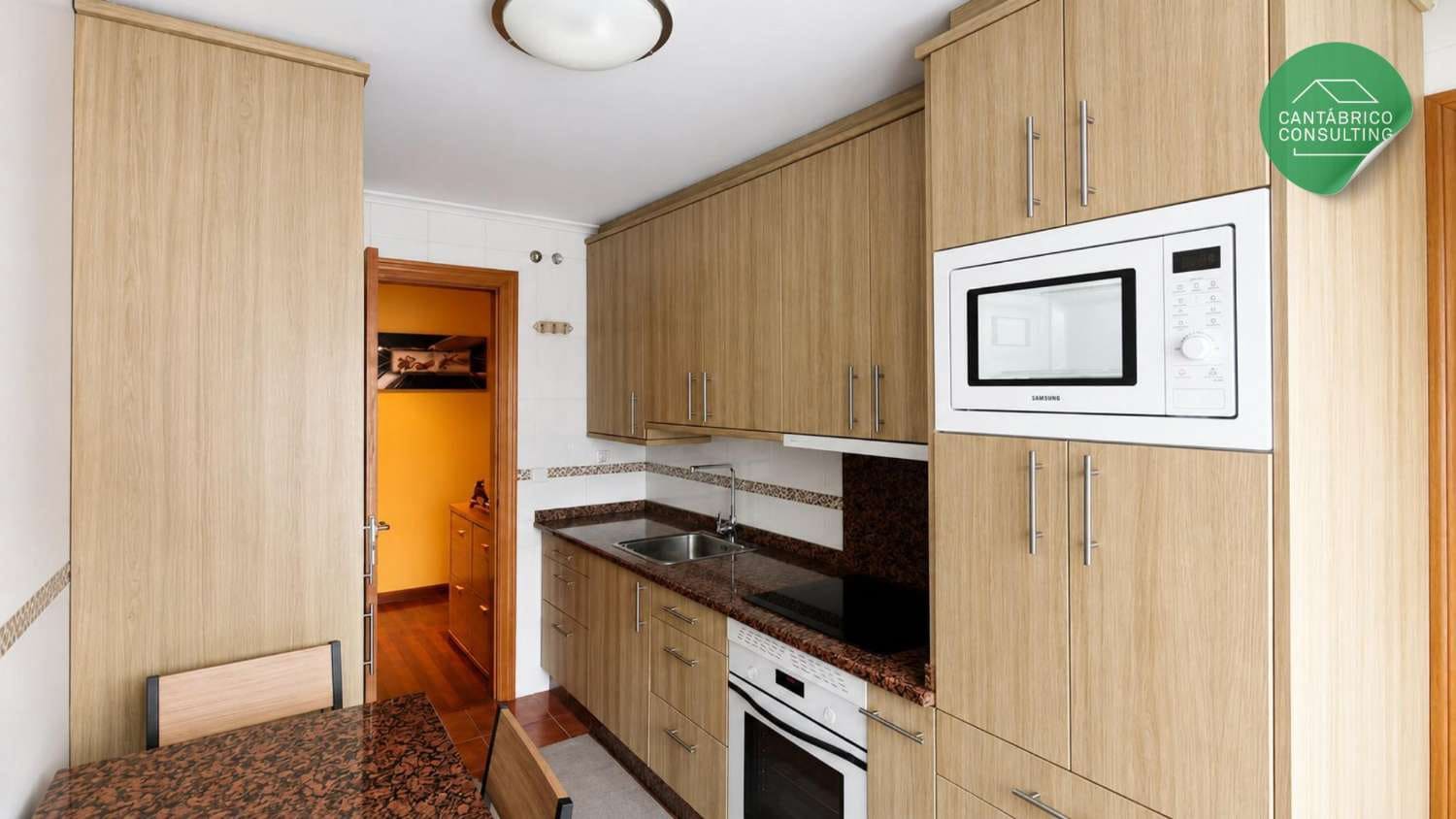 3 bedroom Flat for sale in Navia with garage - € 320,000 (Ref: 9817007)