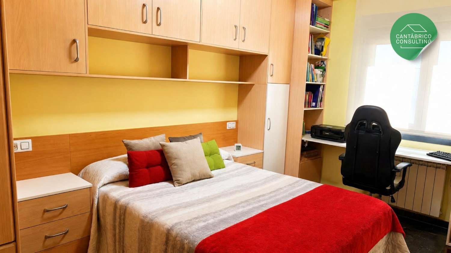 3 bedroom Flat for sale in Navia with garage - € 320,000 (Ref: 9817007)