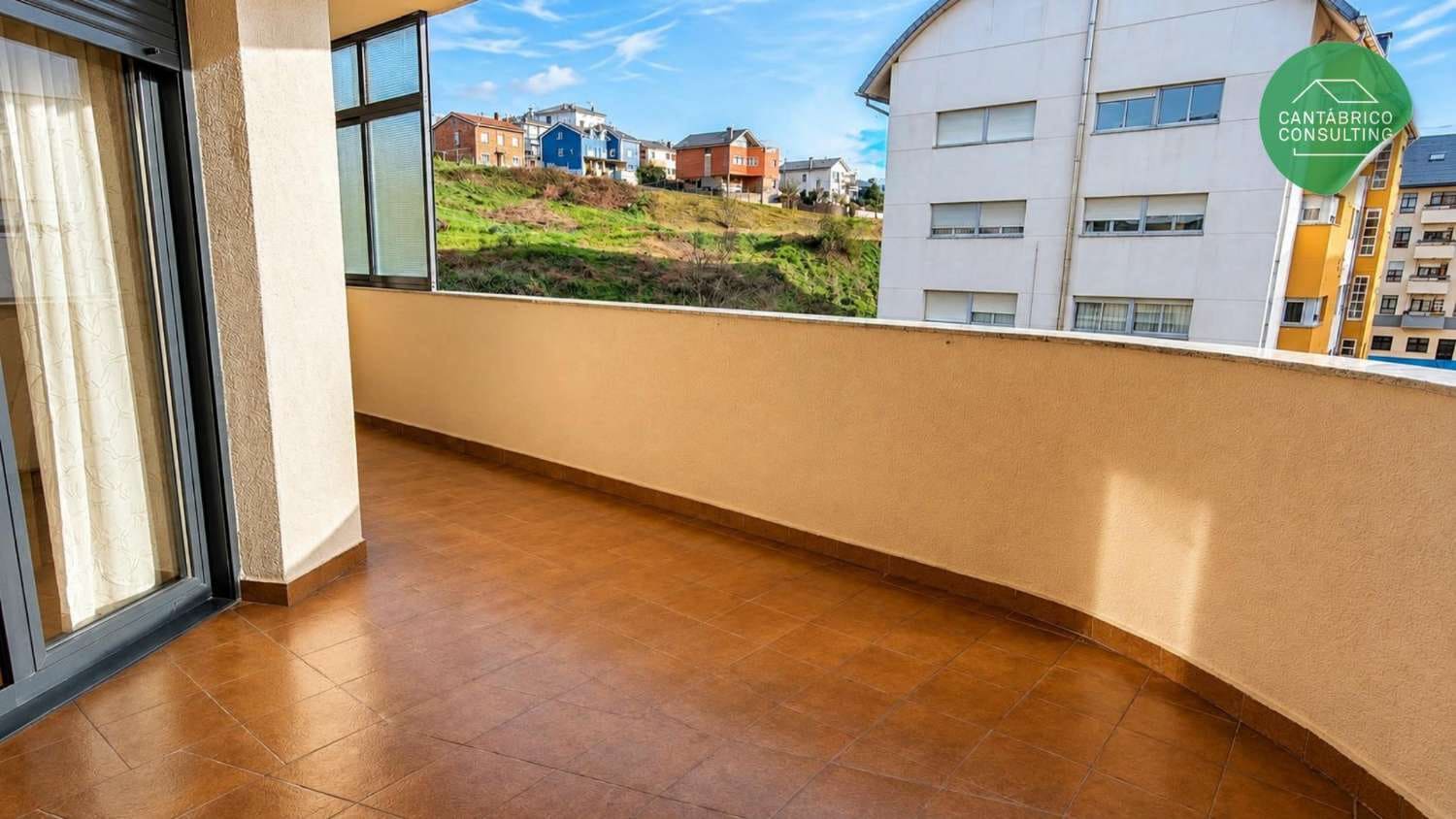 3 bedroom Flat for sale in Navia with garage - € 320,000 (Ref: 9817007)