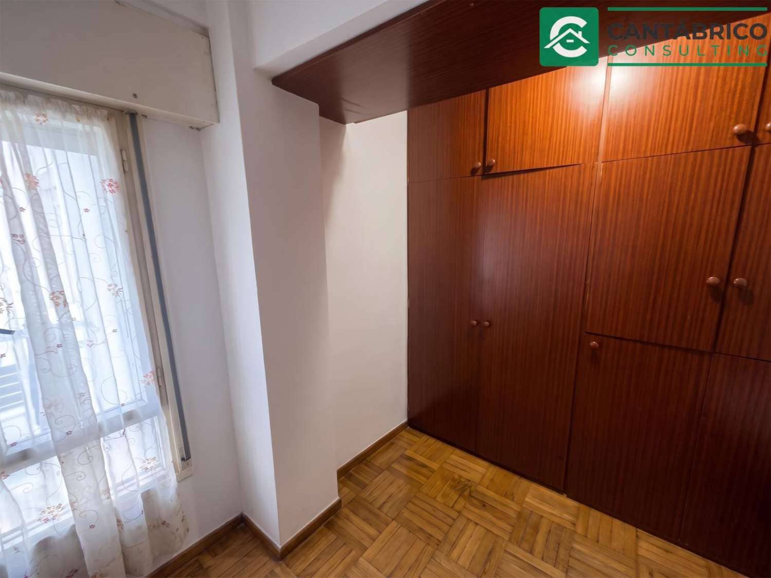 3 bedroom Flat for sale in Gijon - € 345,000 (Ref: 9866479)